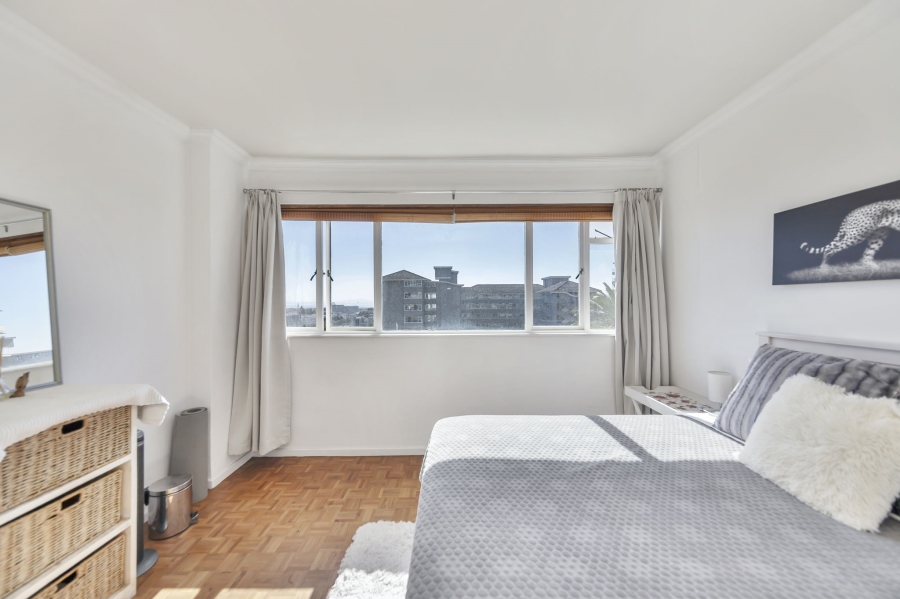 To Let 2 Bedroom Property for Rent in Green Point Western Cape